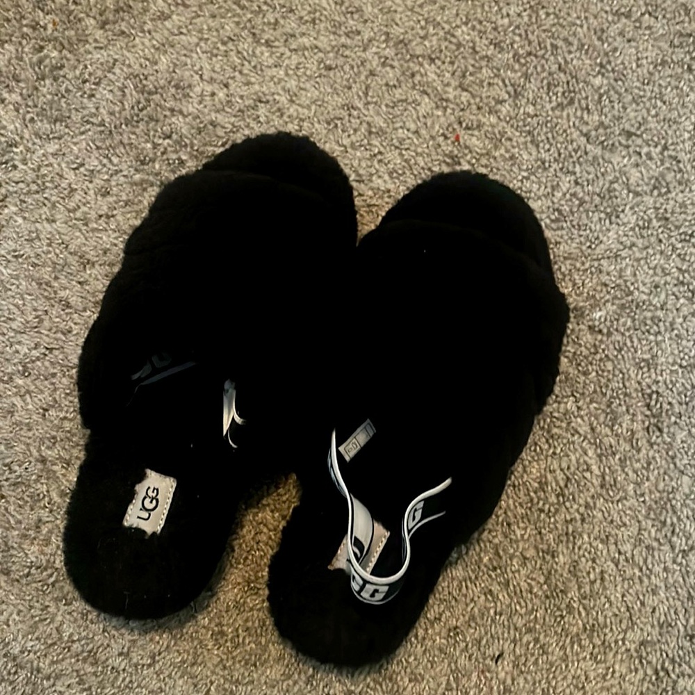 Selling black uggs black size9